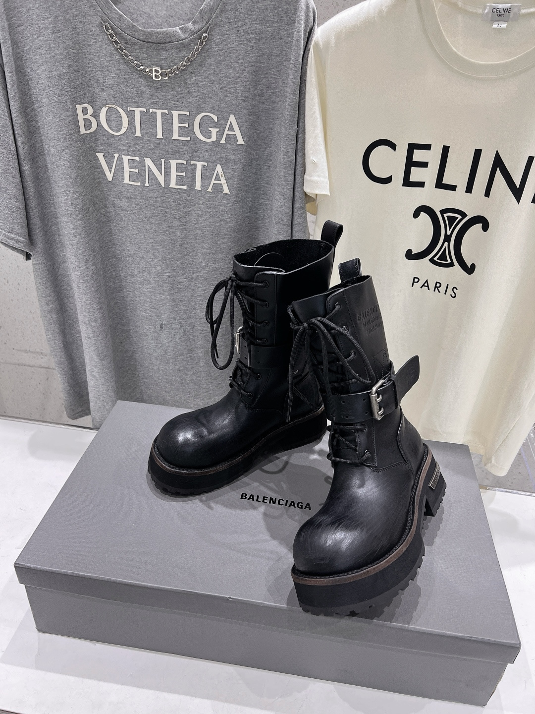 高版本出厂  男码+30   BALENCIAG*巴黎世家F046 2026ss秋冬新款情侣款搭扣中筒机车靴马丁靴 采用