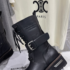 高版本出厂 男码+30 BALENCIAG*巴黎世家F046 2026ss秋冬新款情侣款搭扣中筒机车靴马丁靴 采用 高版本出厂 男码+30 BALENCIAG*巴黎世家F046 2026ss秋冬新款情侣款搭扣中筒机车靴马丁靴 采用