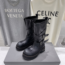 高版本出厂 男码+30 BALENCIAG*巴黎世家F046 2026ss秋冬新款情侣款搭扣中筒机车靴马丁靴 采用 高版本出厂 男码+30 BALENCIAG*巴黎世家F046 2026ss秋冬新款情侣款搭扣中筒机车靴马丁靴 采用