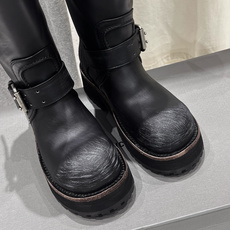 高版本出厂 男码+30 BALENCIAG*巴黎世家F046 2026ss秋冬新款情侣款搭扣中筒机车靴马丁靴 采用 高版本出厂 男码+30 BALENCIAG*巴黎世家F046 2026ss秋冬新款情侣款搭扣中筒机车靴马丁靴 采用