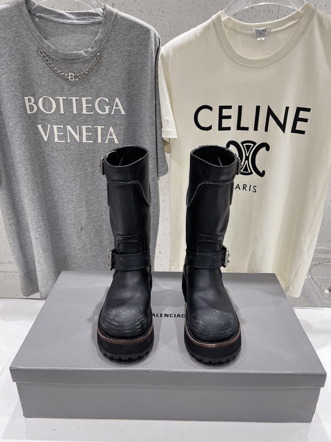 高版本出厂  男码+30   BALENCIAG*巴黎世家F046 2026ss秋冬新款情侣款搭扣中筒机车靴马丁靴 采用