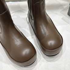 高版本出厂 BALENCIAG*巴黎世家F046 2026ss秋冬新款中筒靴机车靴马丁靴 采用原版同步柔头层小牛皮 高版本出厂 BALENCIAG*巴黎世家F046 2026ss秋冬新款中筒靴机车靴马丁靴 采用原版同步柔头层小牛皮