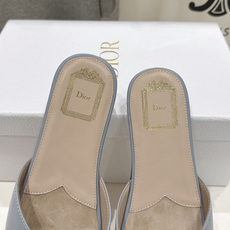 高版本出厂 Dior*迪奥F037 2026ss夏季新款蝴蝶结平底拖鞋~公主范十足,颜色非常抬肤色,迷人的时尚美感 夏 高版本出厂 Dior*迪奥F037 2026ss夏季新款蝴蝶结平底拖鞋~公主范十足,颜色非常抬肤色,迷人的时尚美感 夏