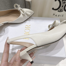 高版本出厂 Dior*迪奥F037 2026ss夏季新款蝴蝶结高跟凉鞋~公主范十足,颜色非常抬肤色,小猫跟的设计,上脚 高版本出厂 Dior*迪奥F037 2026ss夏季新款蝴蝶结高跟凉鞋~公主范十足,颜色非常抬肤色,小猫跟的设计,上脚