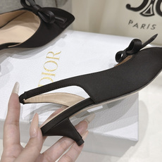 高版本出厂 Dior*迪奥F037 2026ss夏季新款蝴蝶结高跟凉鞋~公主范十足,颜色非常抬肤色,小猫跟的设计,上脚 高版本出厂 Dior*迪奥F037 2026ss夏季新款蝴蝶结高跟凉鞋~公主范十足,颜色非常抬肤色,小猫跟的设计,上脚