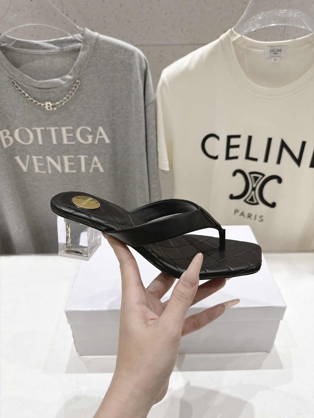 高版本出厂    「SAINT LAURENT*」F030 圣罗兰26ss夏季新款ysl 圣罗兰高跟夹脚人字拖鞋～ 唯有