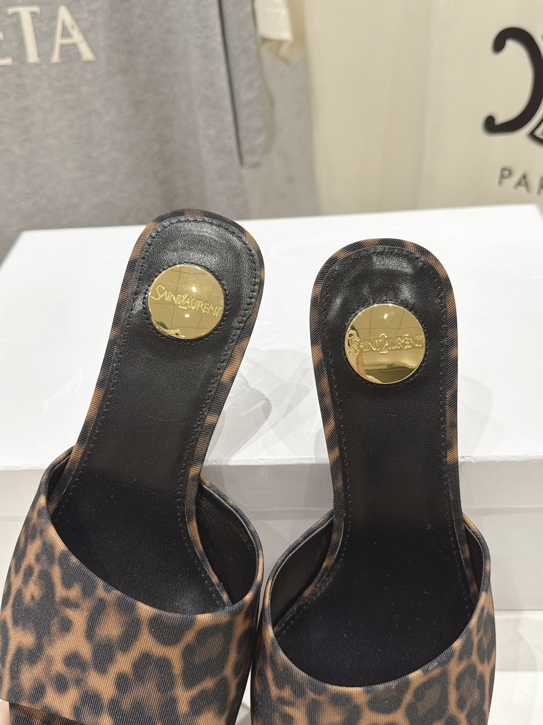 高版本出厂    「SAINT LAURENT*」F030 圣罗兰26ss夏季新款ysl 圣罗兰高跟夹脚人字拖鞋～ 唯有