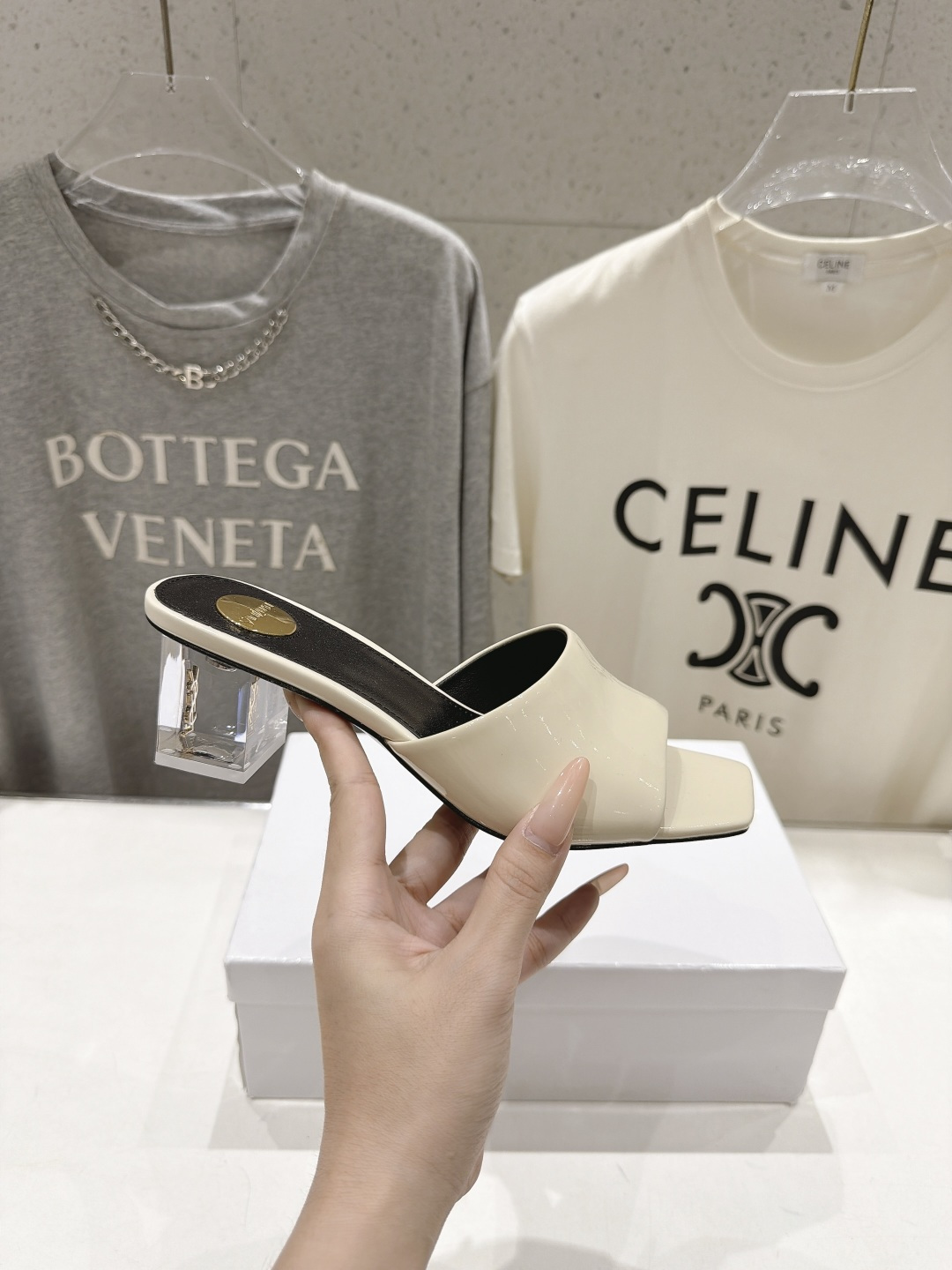高版本出厂 「SAINT LAURENT*」F030 圣罗兰26ss夏季新款ysl 圣罗兰高跟夹脚人字拖鞋~ 唯有 高版本出厂 「SAINT LAURENT*」F030 圣罗兰26ss夏季新款ysl 圣罗兰高跟夹脚人字拖鞋~ 唯有