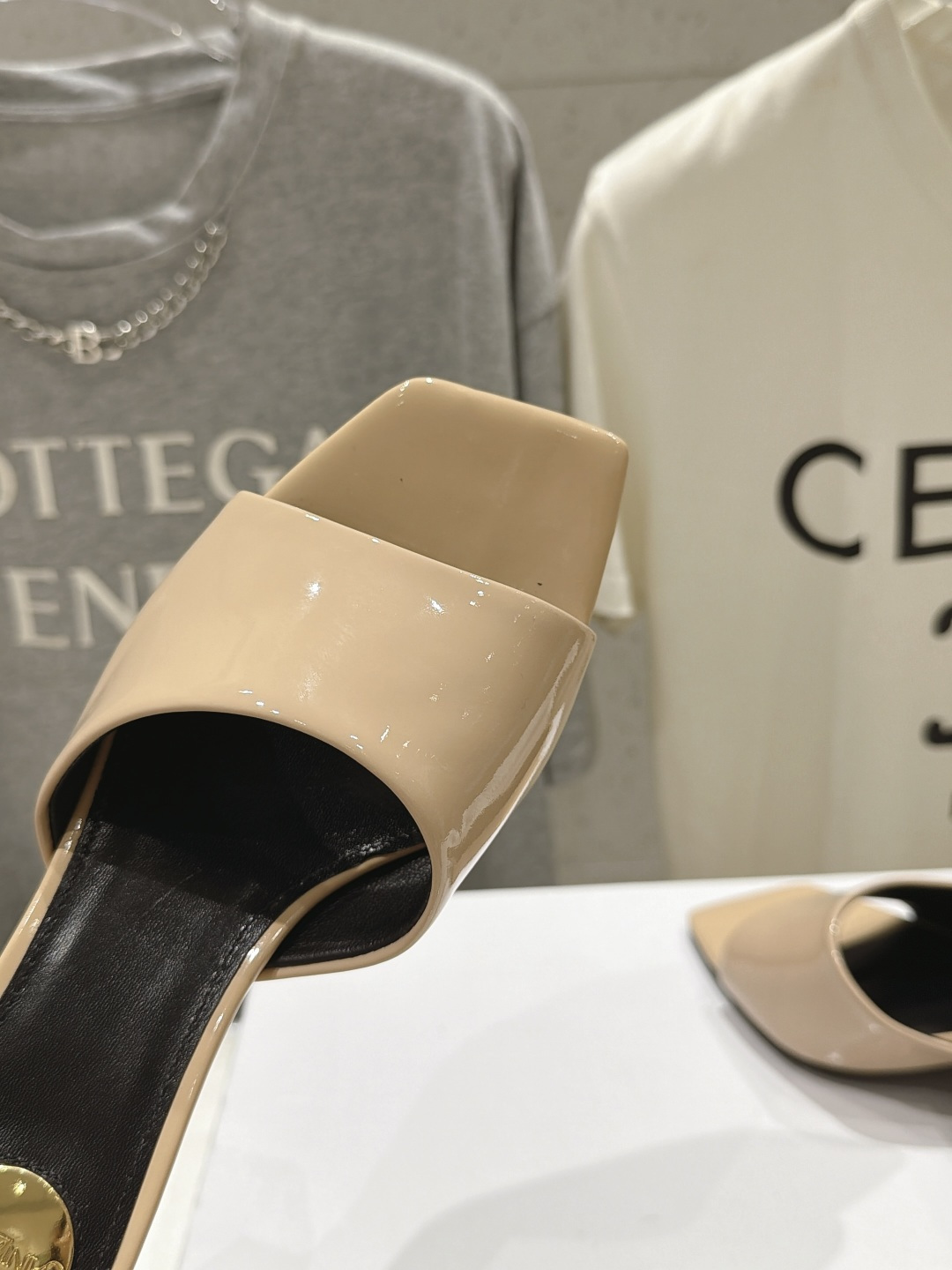 高版本出厂 「SAINT LAURENT*」F030 圣罗兰26ss夏季新款ysl 圣罗兰高跟夹脚人字拖鞋~ 唯有 高版本出厂 「SAINT LAURENT*」F030 圣罗兰26ss夏季新款ysl 圣罗兰高跟夹脚人字拖鞋~ 唯有