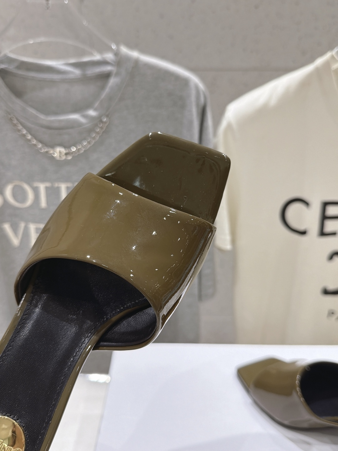高版本出厂 「SAINT LAURENT*」F030 圣罗兰26ss夏季新款ysl 圣罗兰高跟夹脚人字拖鞋~ 唯有 高版本出厂 「SAINT LAURENT*」F030 圣罗兰26ss夏季新款ysl 圣罗兰高跟夹脚人字拖鞋~ 唯有