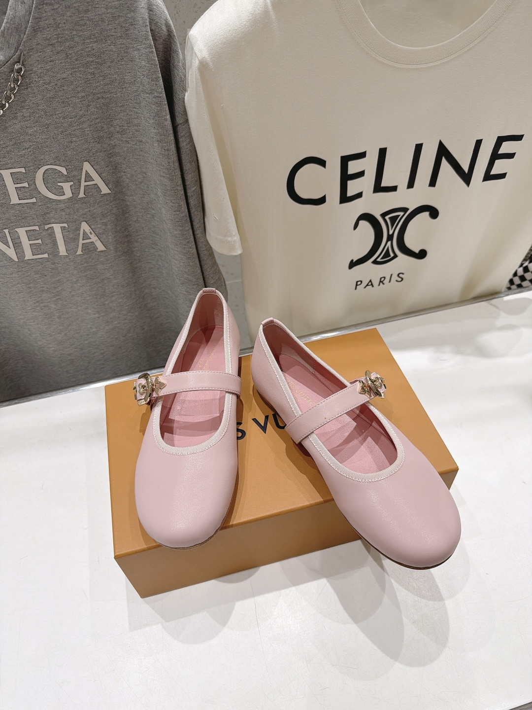高版本出厂 Louis Vuitton ss26 new arrival LV驴牌新款系列玛丽珍平底鞋单鞋 简约精致 高版本出厂 Louis Vuitton ss26 new arrival LV驴牌新款系列玛丽珍平底鞋单鞋 简约精致