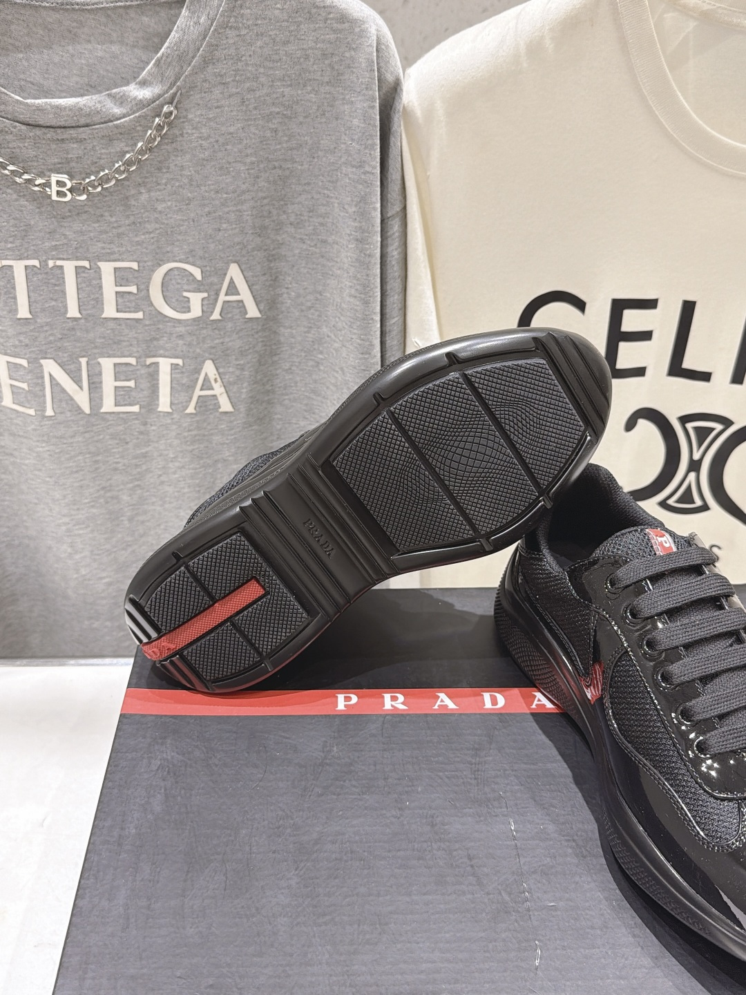 高版本出厂 男码+10 Prada/普拉达F023 2026ss新款系带情侣款厚底透气休闲运动鞋 这款运动鞋延 高版本出厂 男码+10 Prada/普拉达F023 2026ss新款系带情侣款厚底透气休闲运动鞋 这款运动鞋延