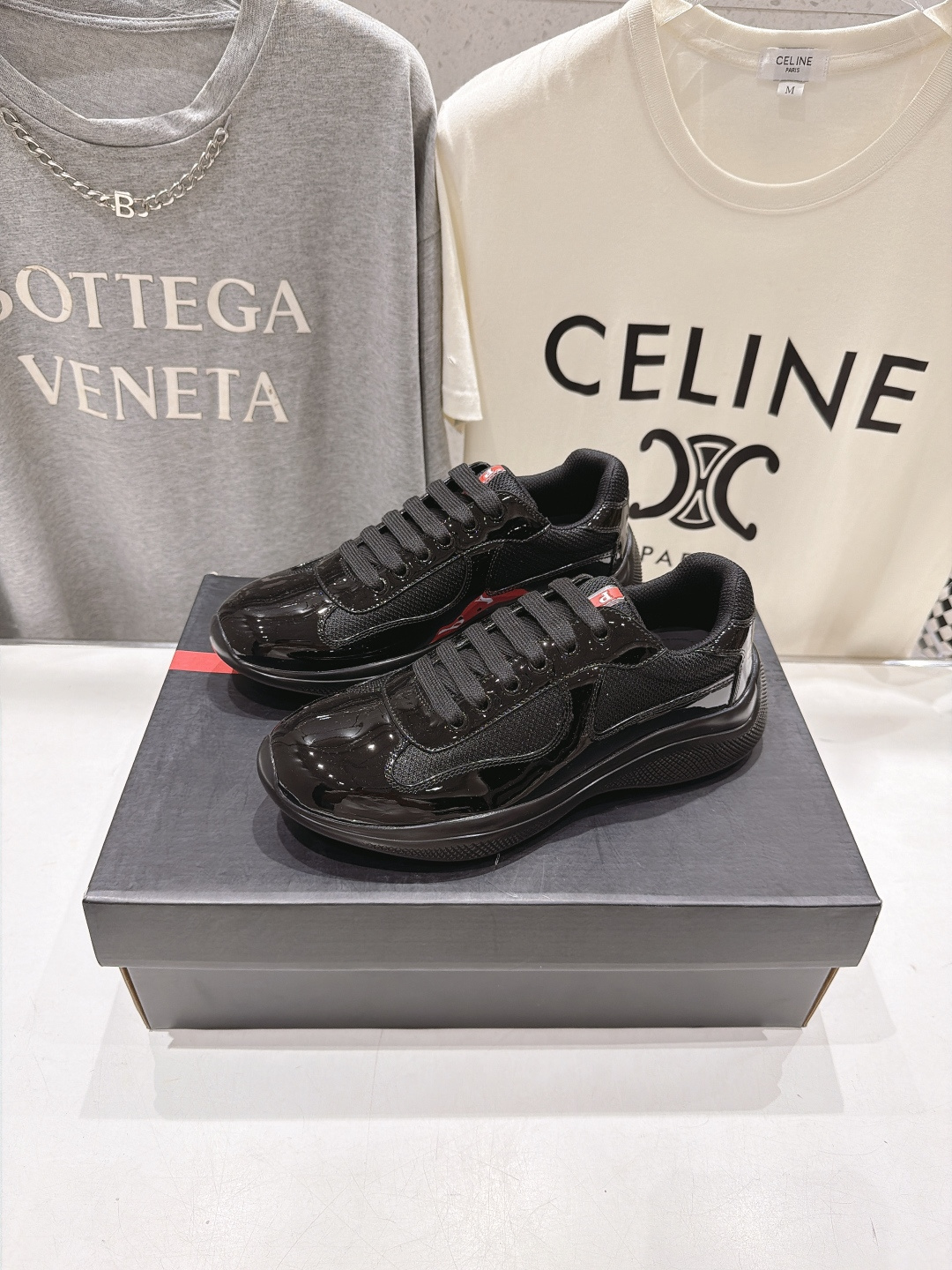 高版本出厂 男码+10 Prada/普拉达F023 2026ss新款系带情侣款厚底透气休闲运动鞋 这款运动鞋延 高版本出厂 男码+10 Prada/普拉达F023 2026ss新款系带情侣款厚底透气休闲运动鞋 这款运动鞋延