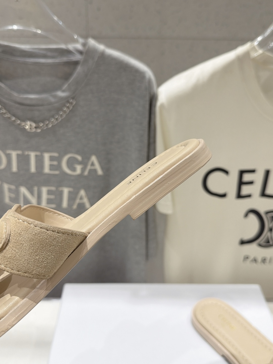 高版本出厂 Celine*塞琳F037 2026ss思琳夏季新款凯旋门Logo平底拖鞋 高级感十足 网红ins种草神 高版本出厂 Celine*塞琳F037 2026ss思琳夏季新款凯旋门Logo平底拖鞋 高级感十足 网红ins种草神