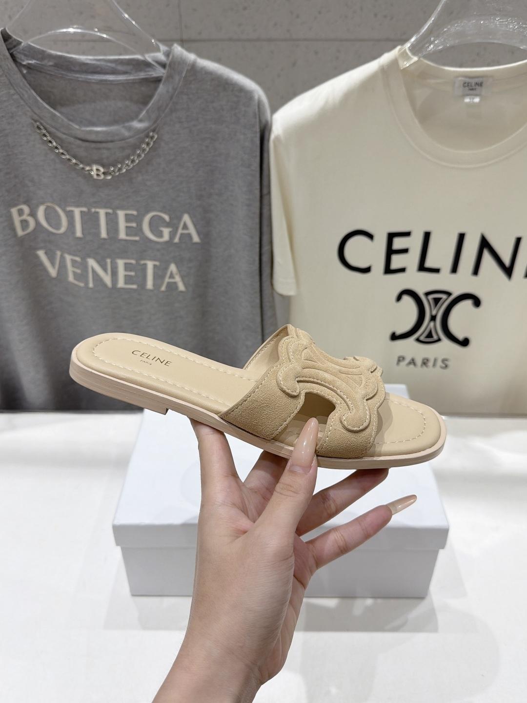 高版本出厂 Celine*塞琳F037 2026ss思琳夏季新款凯旋门Logo平底拖鞋 高级感十足 网红ins种草神 高版本出厂 Celine*塞琳F037 2026ss思琳夏季新款凯旋门Logo平底拖鞋 高级感十足 网红ins种草神