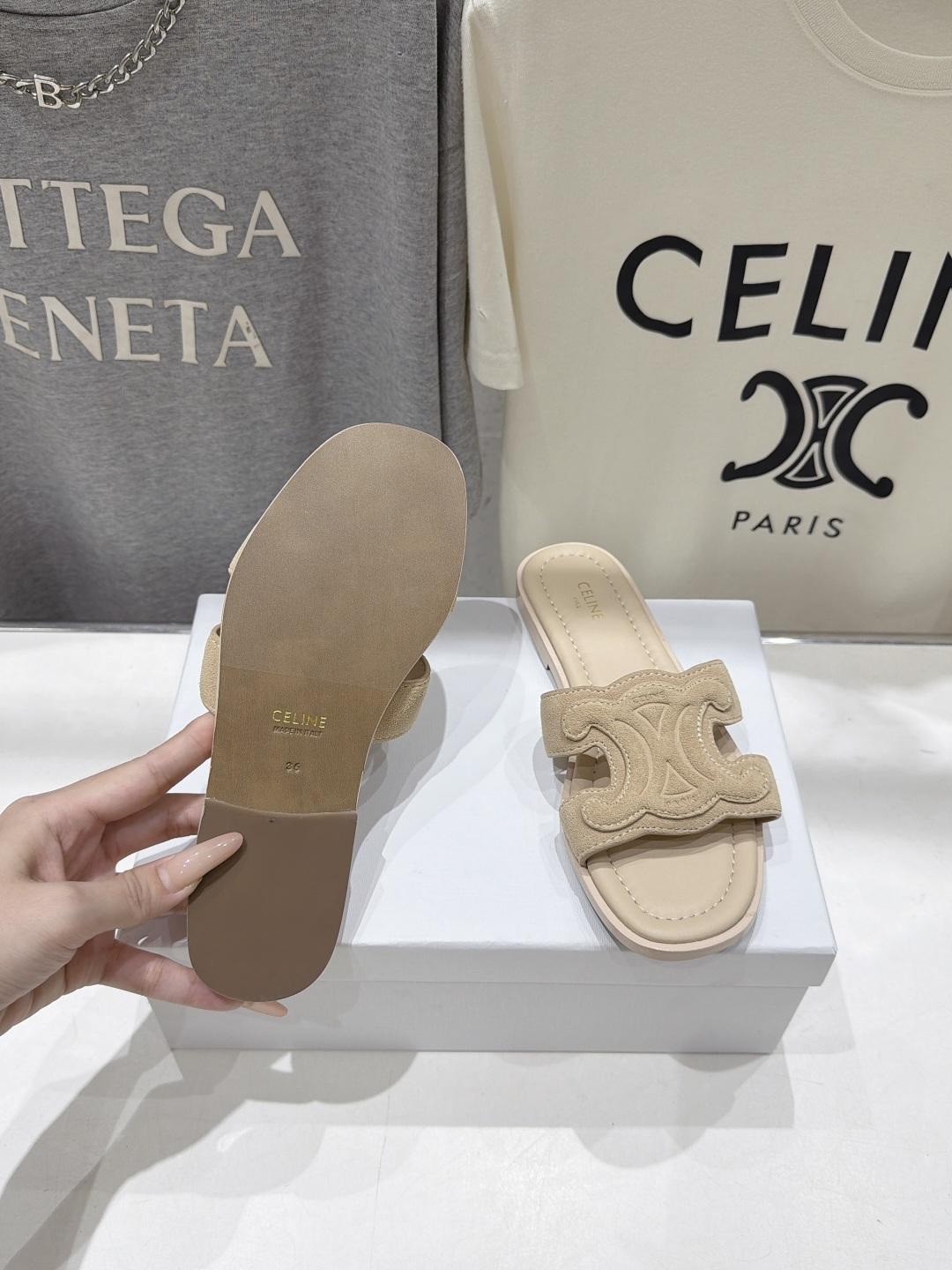 高版本出厂 Celine*塞琳F037 2026ss思琳夏季新款凯旋门Logo平底拖鞋 高级感十足 网红ins种草神 高版本出厂 Celine*塞琳F037 2026ss思琳夏季新款凯旋门Logo平底拖鞋 高级感十足 网红ins种草神