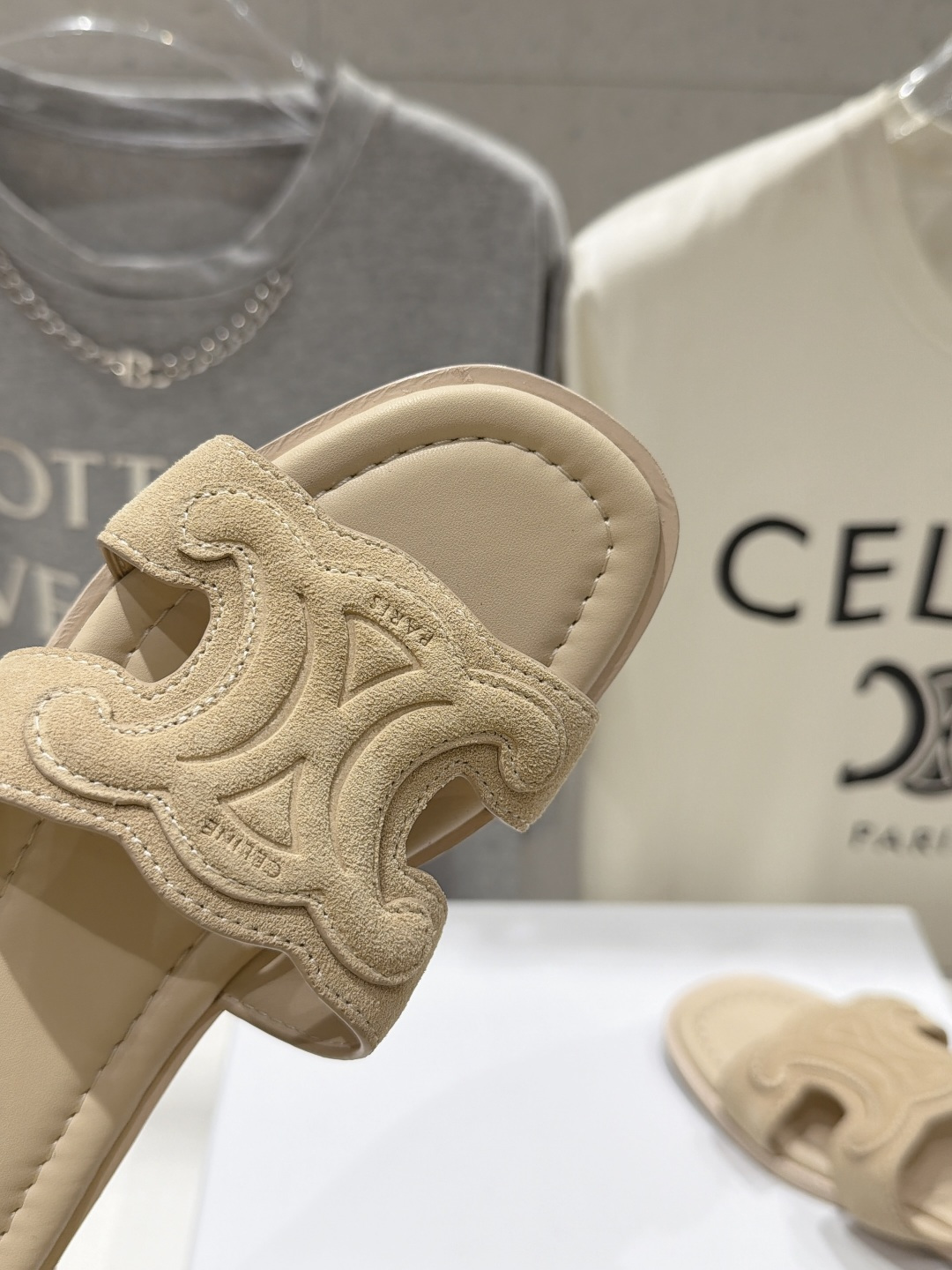 高版本出厂 Celine*塞琳F037 2026ss思琳夏季新款凯旋门Logo平底拖鞋 高级感十足 网红ins种草神 高版本出厂 Celine*塞琳F037 2026ss思琳夏季新款凯旋门Logo平底拖鞋 高级感十足 网红ins种草神