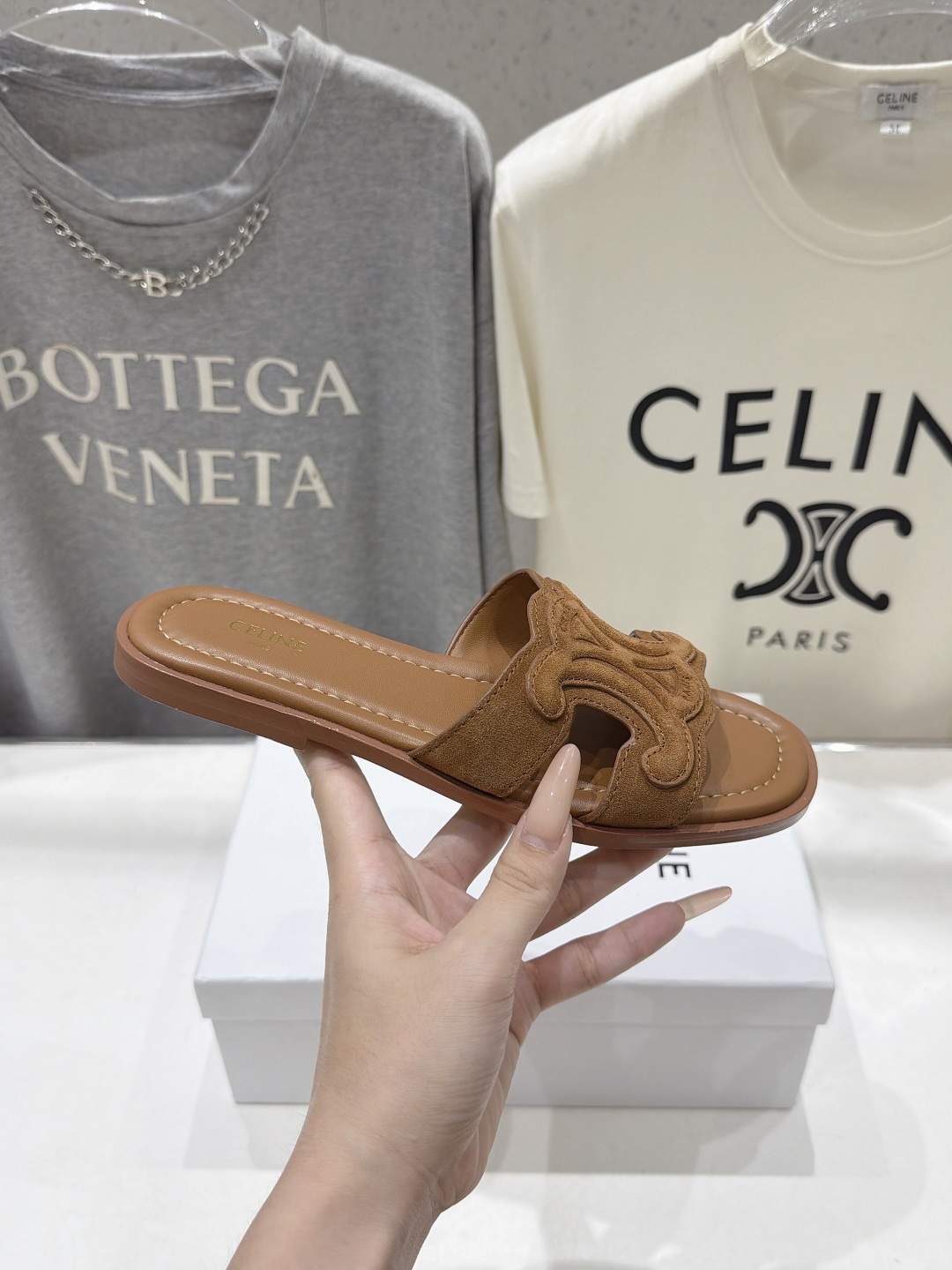 高版本出厂 Celine*塞琳F037 2026ss思琳夏季新款凯旋门Logo平底拖鞋 高级感十足 网红ins种草神 高版本出厂 Celine*塞琳F037 2026ss思琳夏季新款凯旋门Logo平底拖鞋 高级感十足 网红ins种草神