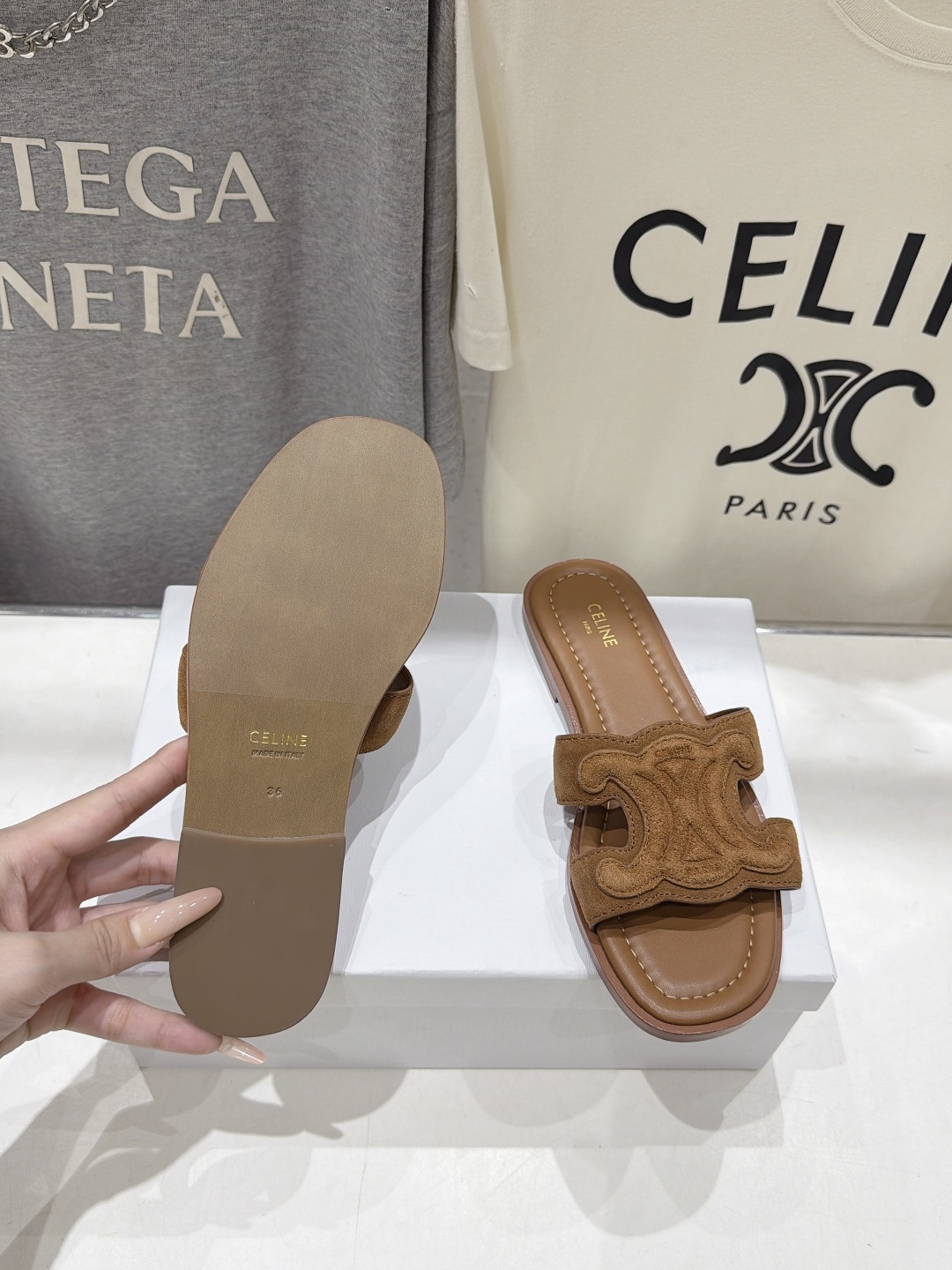 高版本出厂 Celine*塞琳F037 2026ss思琳夏季新款凯旋门Logo平底拖鞋 高级感十足 网红ins种草神 高版本出厂 Celine*塞琳F037 2026ss思琳夏季新款凯旋门Logo平底拖鞋 高级感十足 网红ins种草神