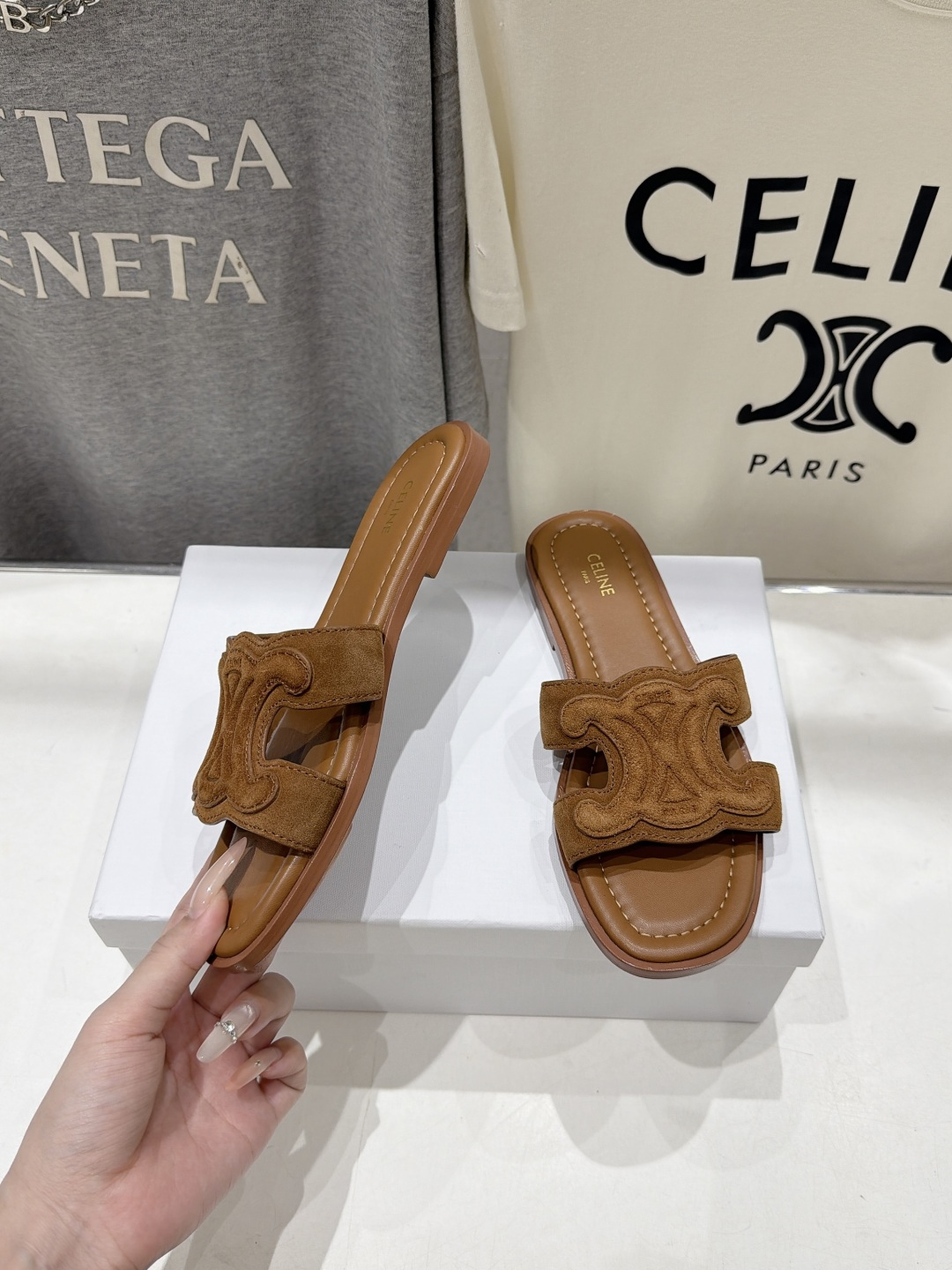 高版本出厂 Celine*塞琳F037 2026ss思琳夏季新款凯旋门Logo平底拖鞋 高级感十足 网红ins种草神 高版本出厂 Celine*塞琳F037 2026ss思琳夏季新款凯旋门Logo平底拖鞋 高级感十足 网红ins种草神