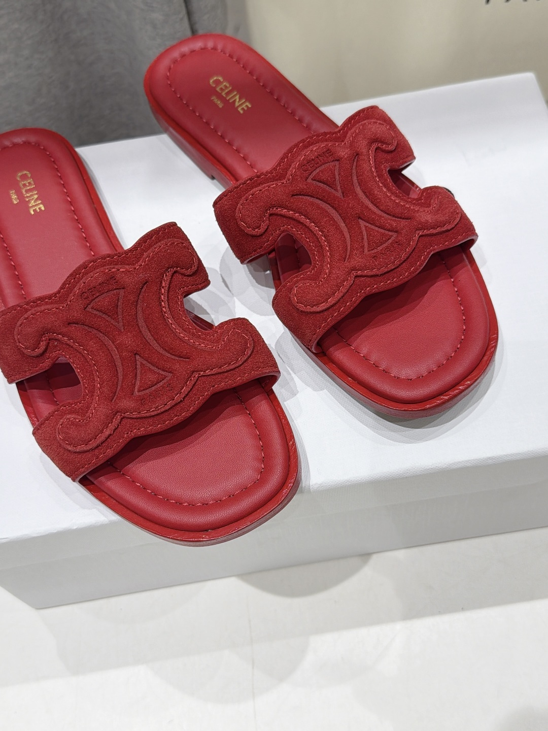 高版本出厂 Celine*塞琳F037 2026ss思琳夏季新款凯旋门Logo平底拖鞋 高级感十足 网红ins种草神 高版本出厂 Celine*塞琳F037 2026ss思琳夏季新款凯旋门Logo平底拖鞋 高级感十足 网红ins种草神