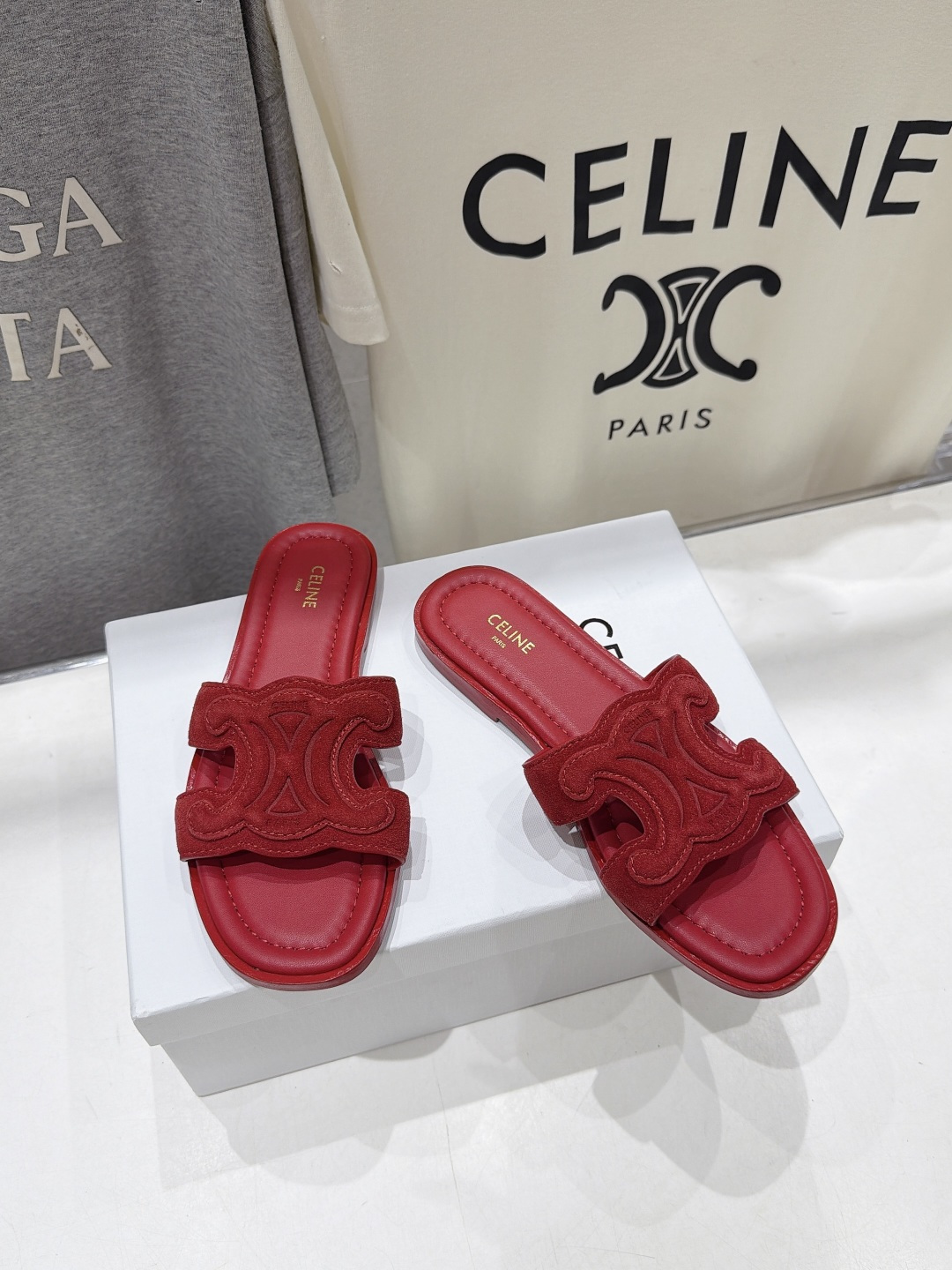 高版本出厂 Celine*塞琳F037 2026ss思琳夏季新款凯旋门Logo平底拖鞋 高级感十足 网红ins种草神 高版本出厂 Celine*塞琳F037 2026ss思琳夏季新款凯旋门Logo平底拖鞋 高级感十足 网红ins种草神