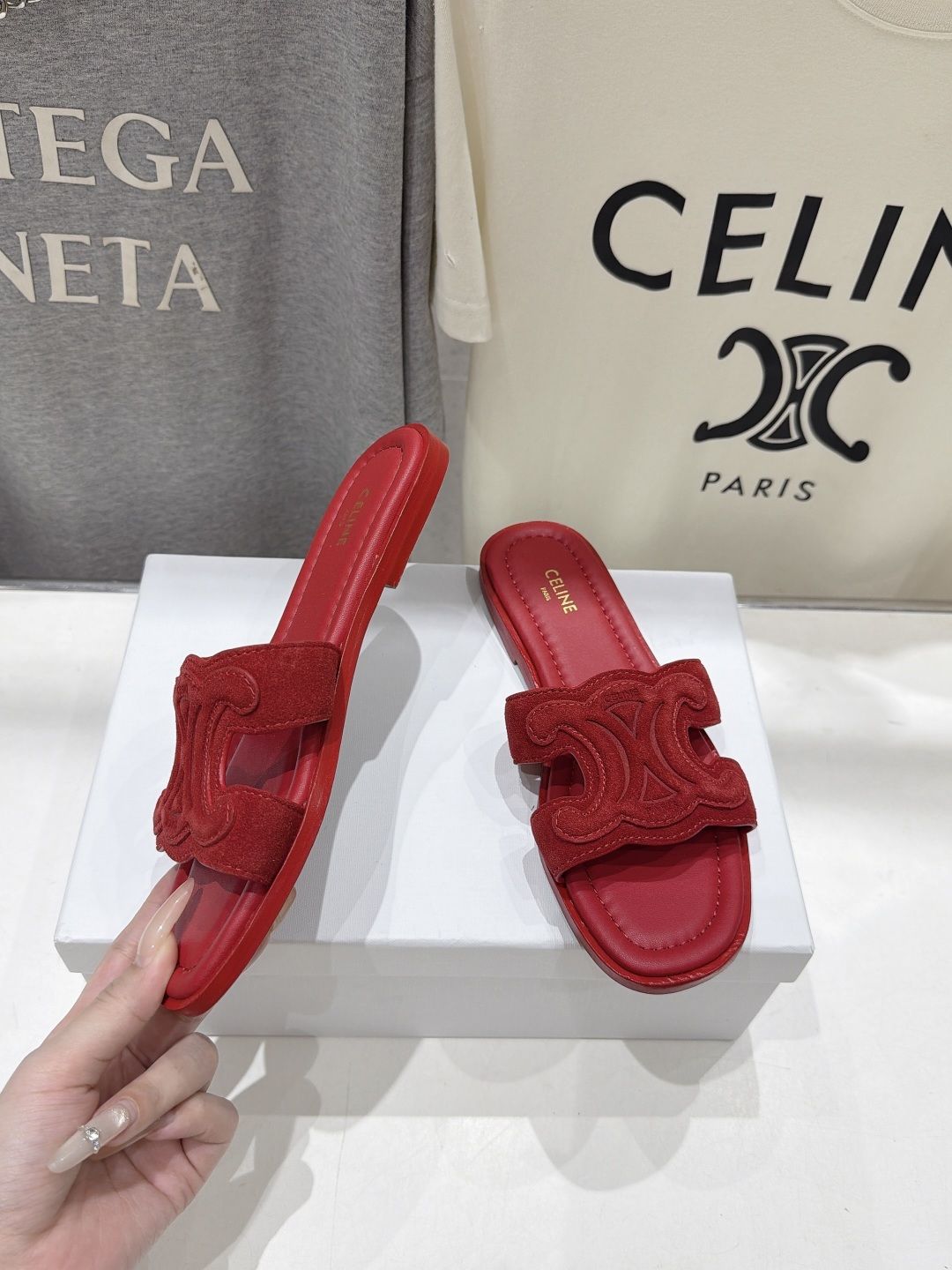 高版本出厂 Celine*塞琳F037 2026ss思琳夏季新款凯旋门Logo平底拖鞋 高级感十足 网红ins种草神 高版本出厂 Celine*塞琳F037 2026ss思琳夏季新款凯旋门Logo平底拖鞋 高级感十足 网红ins种草神