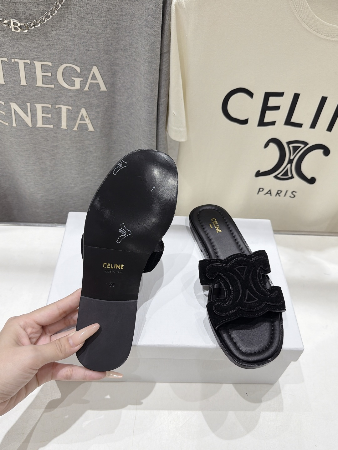 高版本出厂 Celine*塞琳F037 2026ss思琳夏季新款凯旋门Logo平底拖鞋 高级感十足 网红ins种草神 高版本出厂 Celine*塞琳F037 2026ss思琳夏季新款凯旋门Logo平底拖鞋 高级感十足 网红ins种草神