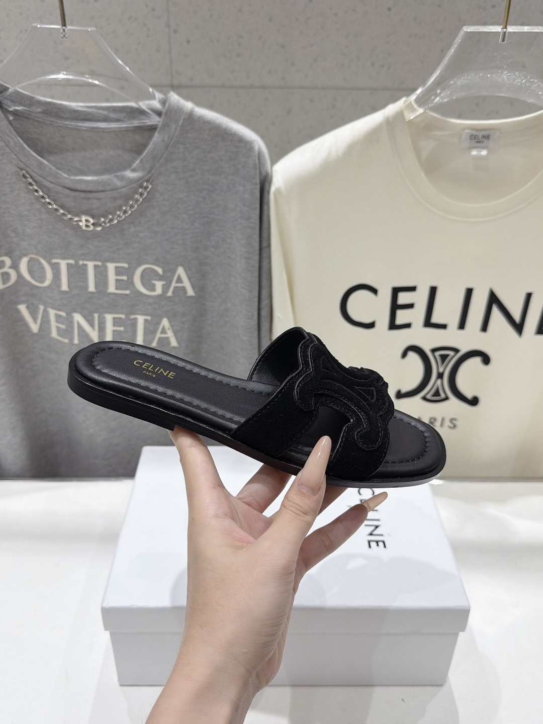 高版本出厂 Celine*塞琳F037 2026ss思琳夏季新款凯旋门Logo平底拖鞋 高级感十足 网红ins种草神 高版本出厂 Celine*塞琳F037 2026ss思琳夏季新款凯旋门Logo平底拖鞋 高级感十足 网红ins种草神