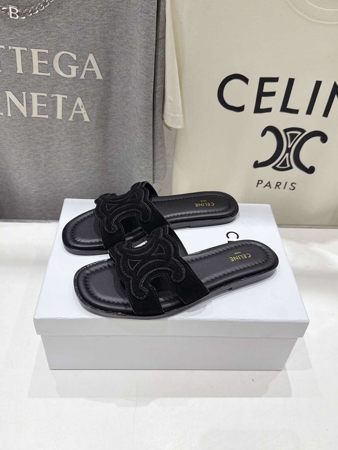 高版本出厂 Celine*塞琳F037 2026ss思琳夏季新款凯旋门Logo平底拖鞋 高级感十足 网红ins种草神 高版本出厂 Celine*塞琳F037 2026ss思琳夏季新款凯旋门Logo平底拖鞋 高级感十足 网红ins种草神