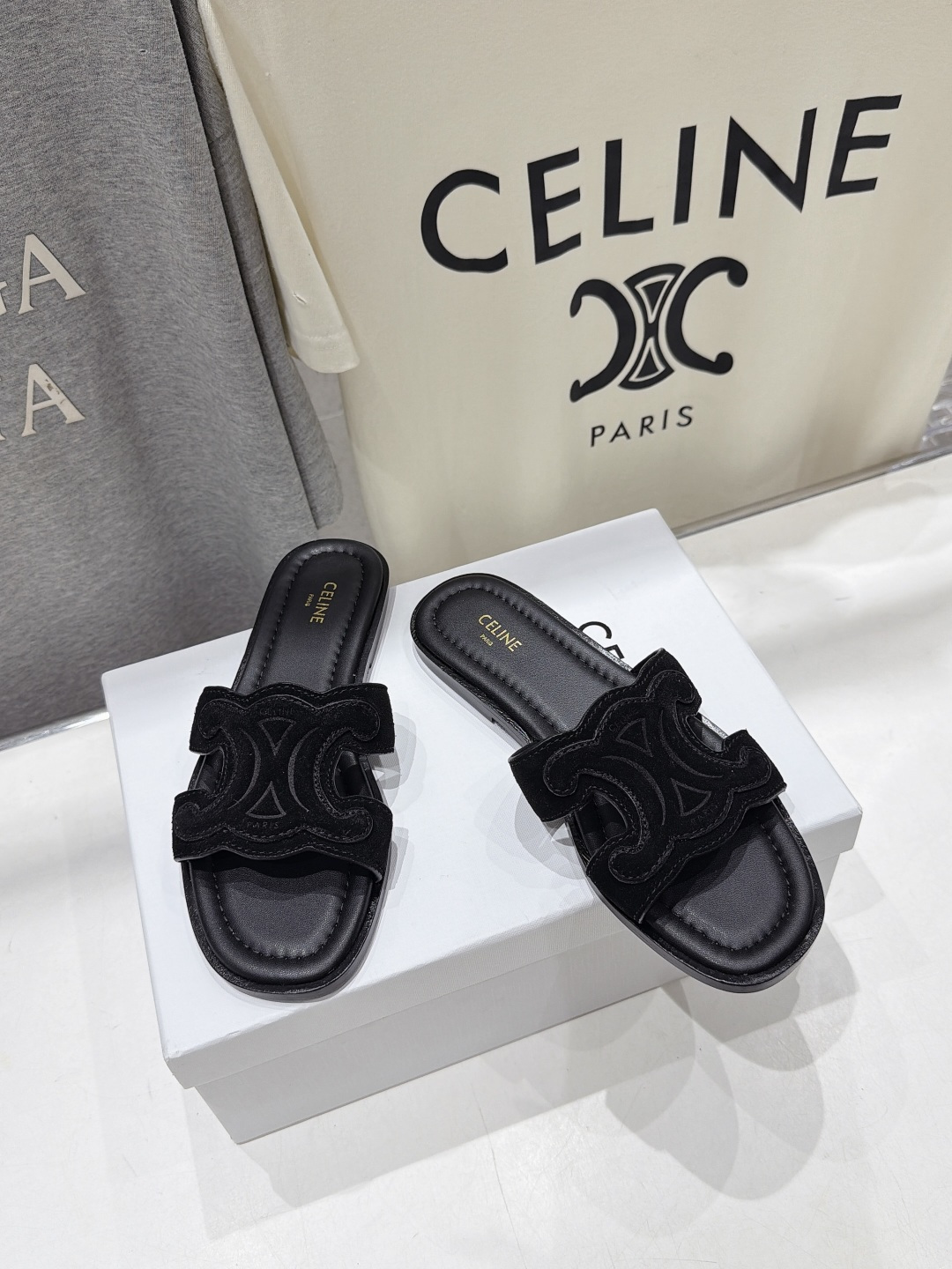 高版本出厂 Celine*塞琳F037 2026ss思琳夏季新款凯旋门Logo平底拖鞋 高级感十足 网红ins种草神 高版本出厂 Celine*塞琳F037 2026ss思琳夏季新款凯旋门Logo平底拖鞋 高级感十足 网红ins种草神