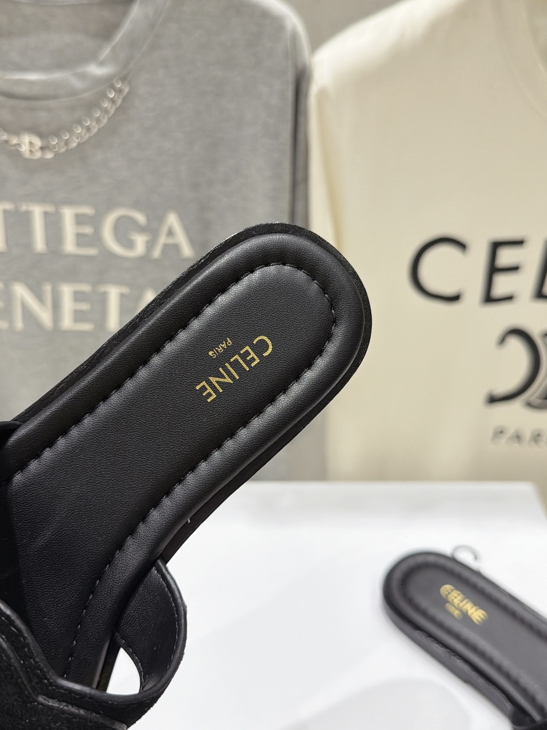 高版本出厂 Celine*塞琳F037 2026ss思琳夏季新款凯旋门Logo平底拖鞋 高级感十足 网红ins种草神 高版本出厂 Celine*塞琳F037 2026ss思琳夏季新款凯旋门Logo平底拖鞋 高级感十足 网红ins种草神