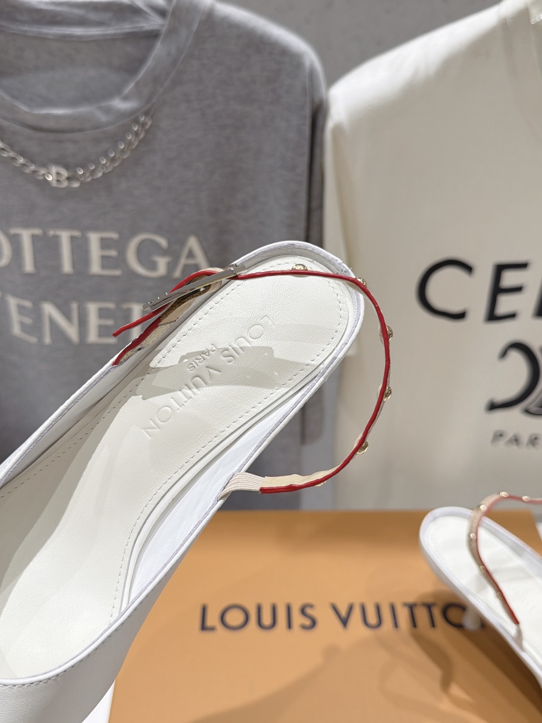 高版本出厂 Louis Vuitton ss26 new arrival LV驴牌夏季新款尖头后空高跟鞋凉鞋 简约精 高版本出厂 Louis Vuitton ss26 new arrival LV驴牌夏季新款尖头后空高跟鞋凉鞋 简约精