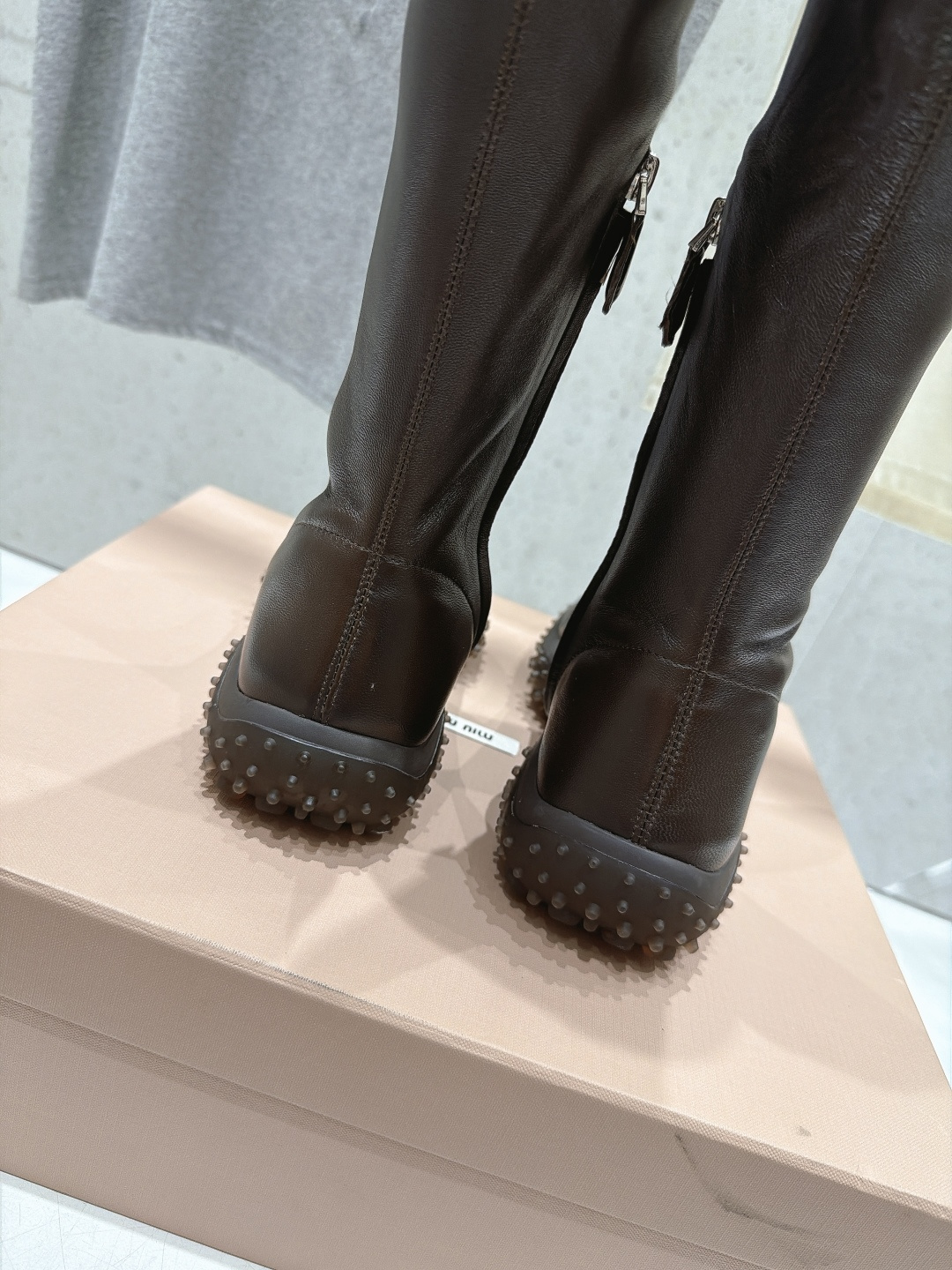 顶级出厂      MiuMiu/缪缪F033 2026ss秋冬新款弹力长靴～官网主推的走秀款 原版复刻纯手工制作，瘦腿