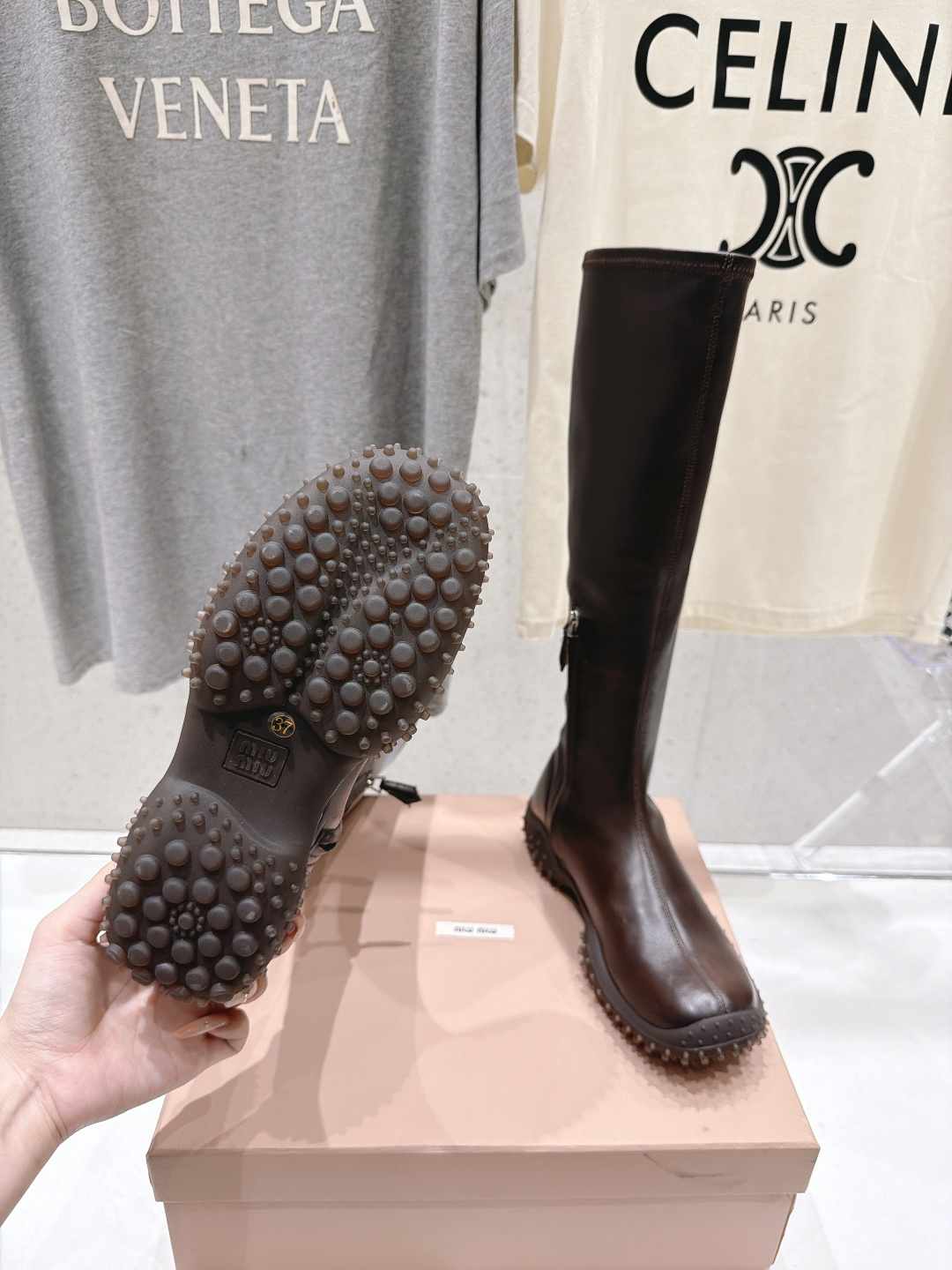 顶级出厂      MiuMiu/缪缪F033 2026ss秋冬新款弹力长靴～官网主推的走秀款 原版复刻纯手工制作，瘦腿