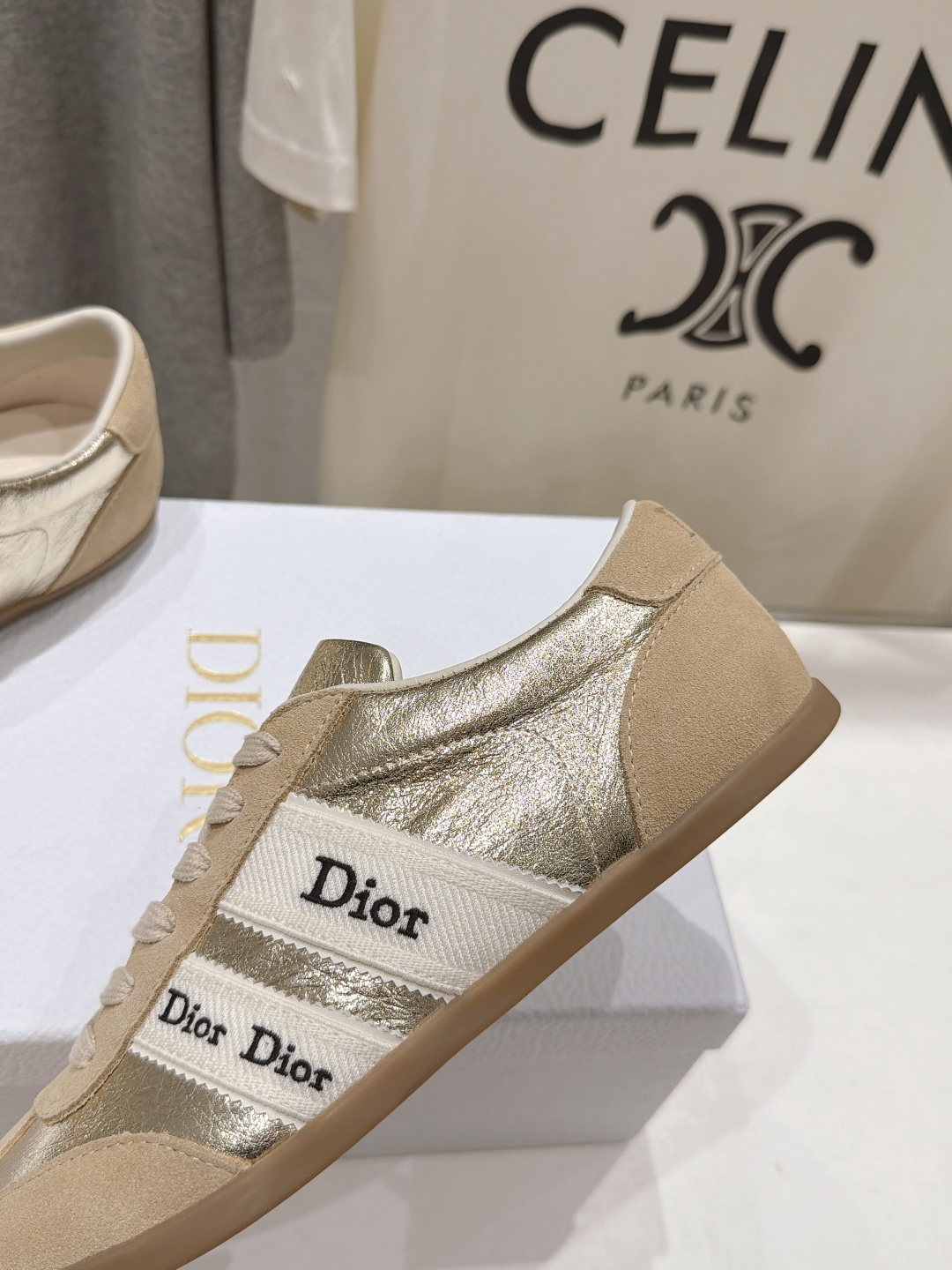 高版本出厂 升级版 Dior/迪奥D家F019 2026ss新款系带时尚休闲运动鞋 原版购入开发做货,精心制作。这款 高版本出厂 升级版 Dior/迪奥D家F019 2026ss新款系带时尚休闲运动鞋 原版购入开发做货,精心制作。这款