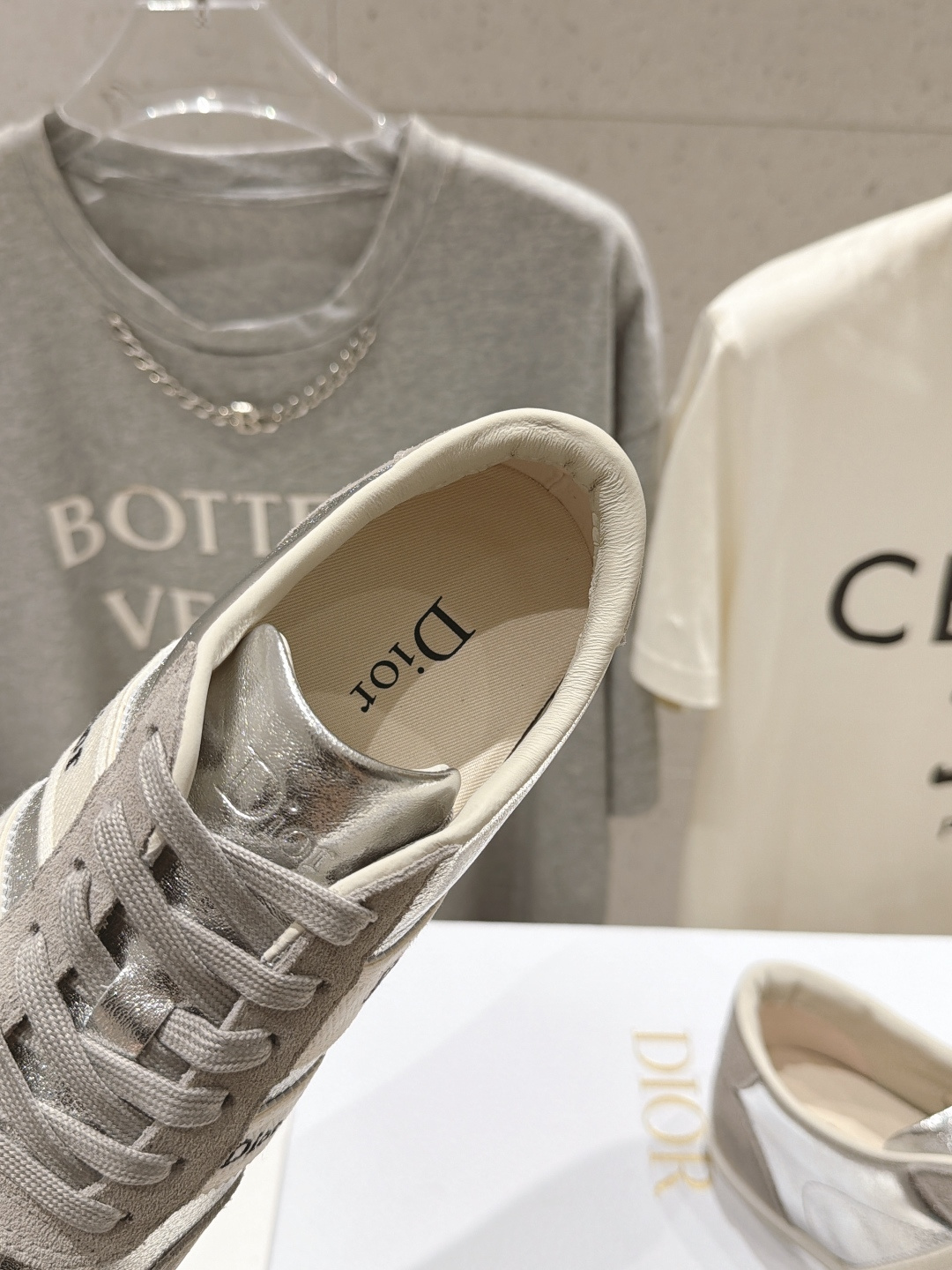 高版本出厂 升级版 Dior/迪奥D家F019 2026ss新款系带时尚休闲运动鞋 原版购入开发做货,精心制作。这款 高版本出厂 升级版 Dior/迪奥D家F019 2026ss新款系带时尚休闲运动鞋 原版购入开发做货,精心制作。这款