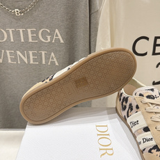 高版本出厂 升级版 Dior/迪奥D家F019 2026ss新款系带时尚休闲运动鞋 原版购入开发做货,精心制作。这款 高版本出厂 升级版 Dior/迪奥D家F019 2026ss新款系带时尚休闲运动鞋 原版购入开发做货,精心制作。这款