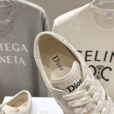 高版本出厂 升级版 Dior/迪奥D家F019 2026ss新款系带时尚休闲运动鞋 原版购入开发做货,精心制作。这款 高版本出厂 升级版 Dior/迪奥D家F019 2026ss新款系带时尚休闲运动鞋 原版购入开发做货,精心制作。这款