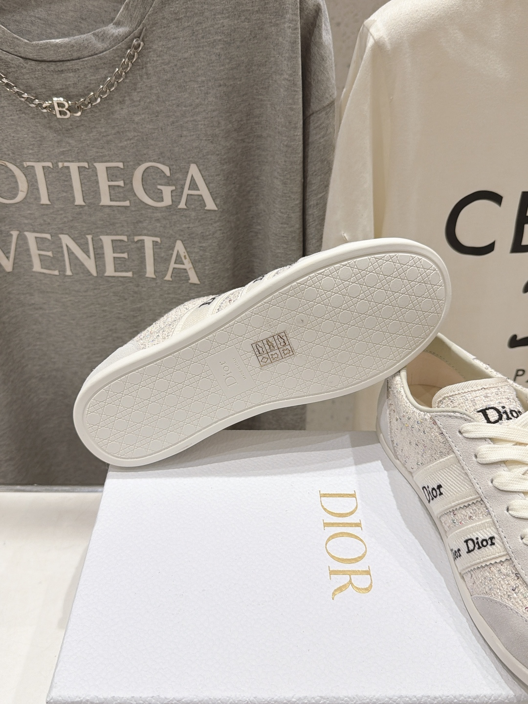 高版本出厂 升级版 Dior/迪奥D家F019 2026ss新款系带时尚休闲运动鞋 原版购入开发做货,精心制作。这款 高版本出厂 升级版 Dior/迪奥D家F019 2026ss新款系带时尚休闲运动鞋 原版购入开发做货,精心制作。这款