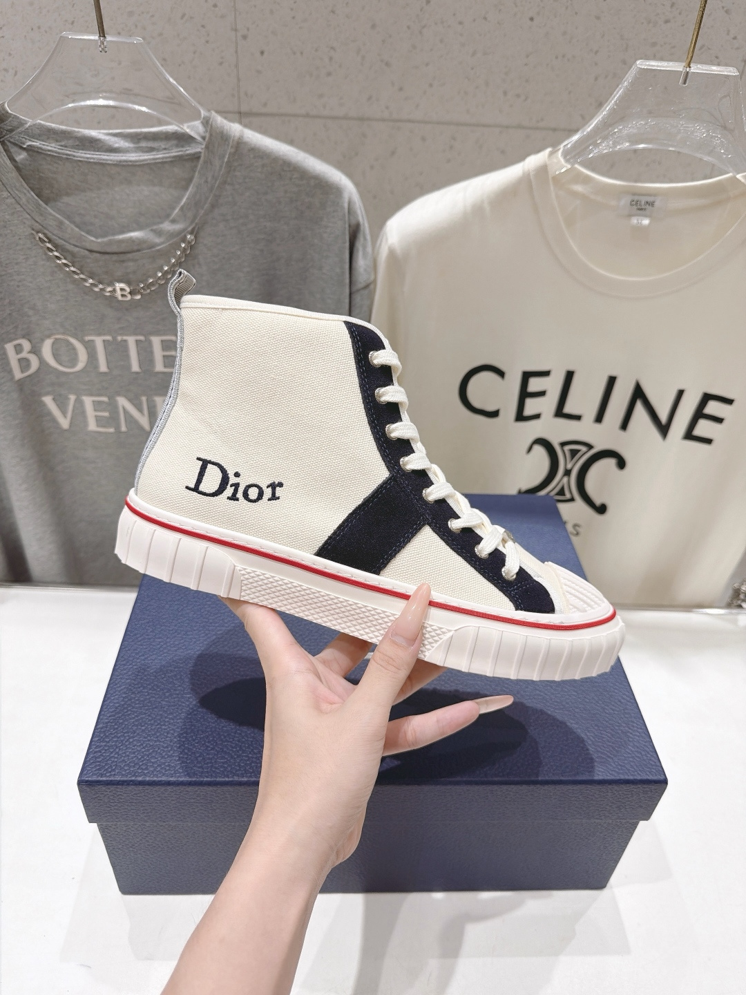 高版本出厂 Dior/迪奥F019 D家2026ss新款系带情侣款高帮帆布鞋休闲鞋 原版购入开发 做货 这款帆布面休 高版本出厂 Dior/迪奥F019 D家2026ss新款系带情侣款高帮帆布鞋休闲鞋 原版购入开发 做货 这款帆布面休