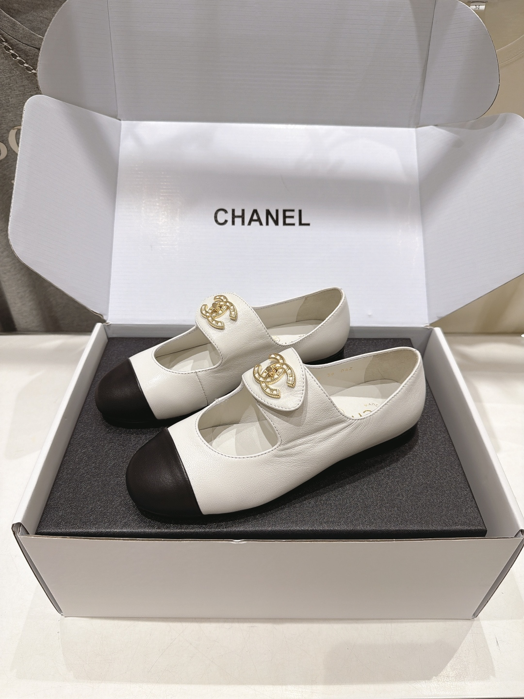 高版本出厂 CHANEL* 香奈儿F022 小香2026ss早秋新款玛丽珍平底鞋单鞋 上脚女人味十足 凸显温柔气质 高版本出厂 CHANEL* 香奈儿F022 小香2026ss早秋新款玛丽珍平底鞋单鞋 上脚女人味十足 凸显温柔气质