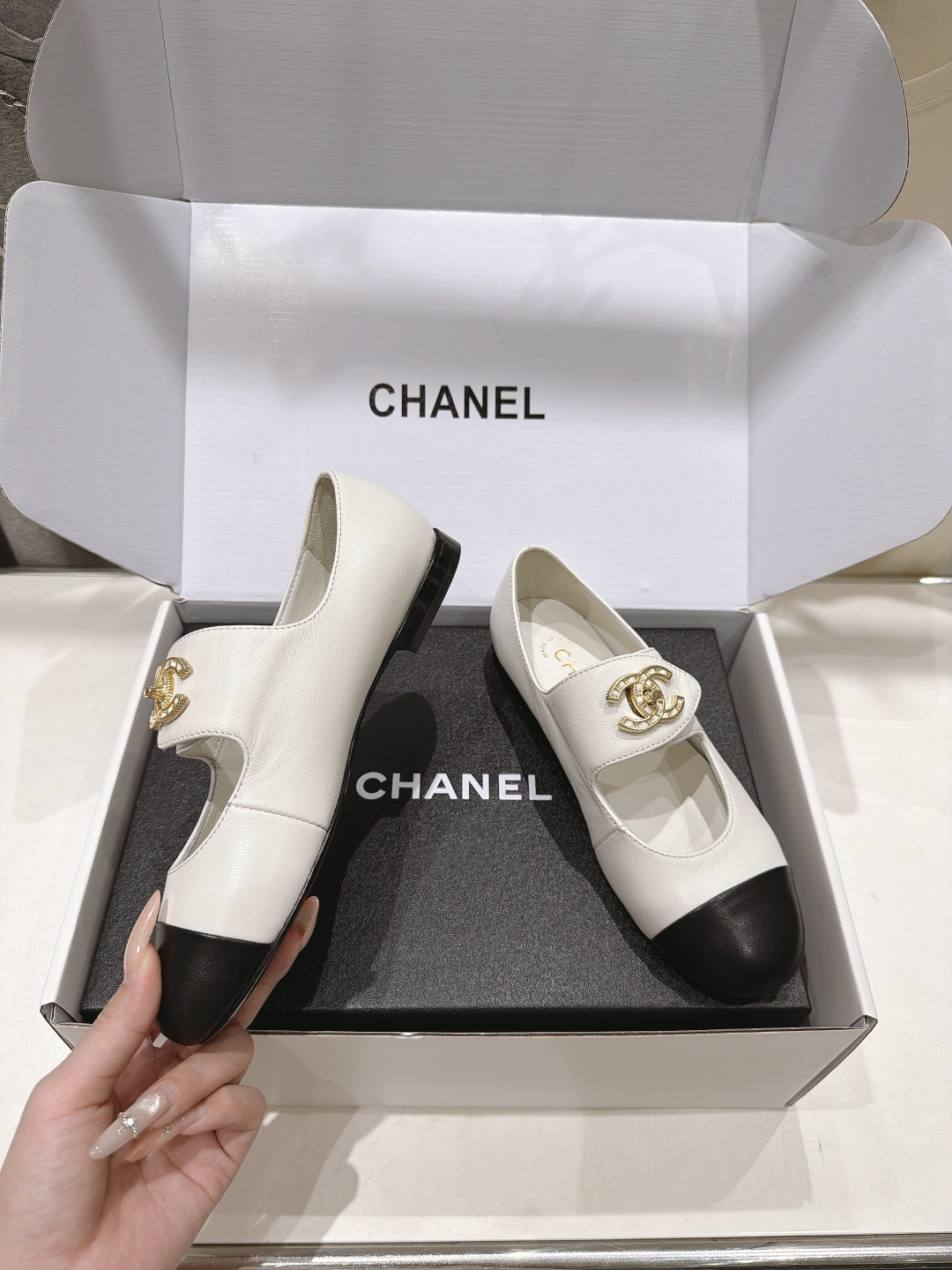高版本出厂 CHANEL* 香奈儿F022 小香2026ss早秋新款玛丽珍平底鞋单鞋 上脚女人味十足 凸显温柔气质 高版本出厂 CHANEL* 香奈儿F022 小香2026ss早秋新款玛丽珍平底鞋单鞋 上脚女人味十足 凸显温柔气质