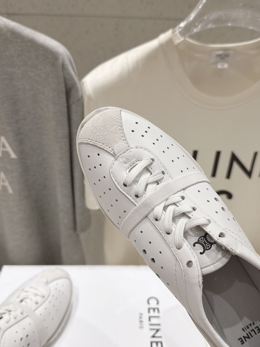 高版本出厂    CELINE*思琳赛琳F037 2026ss新款徽标系带阿甘鞋休闲运动鞋小白鞋 简单舒服，干净利落，百