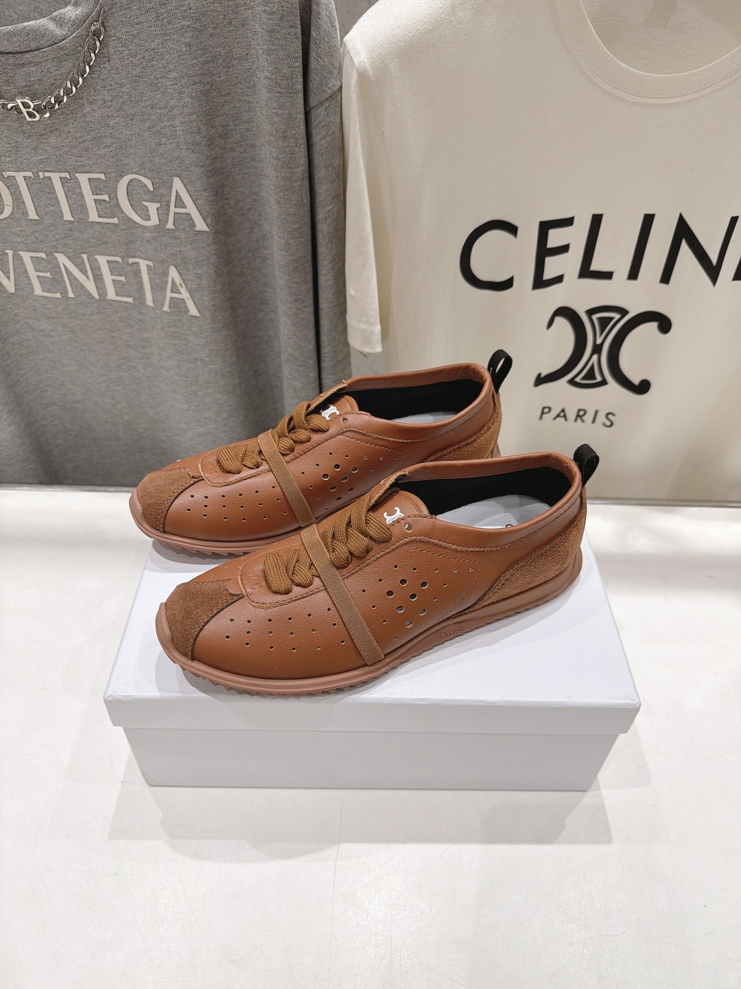 高版本出厂 CELINE*思琳赛琳F037 2026ss新款徽标系带阿甘鞋休闲运动鞋小白鞋 简单舒服,干净利落,百 高版本出厂 CELINE*思琳赛琳F037 2026ss新款徽标系带阿甘鞋休闲运动鞋小白鞋 简单舒服,干净利落,百
