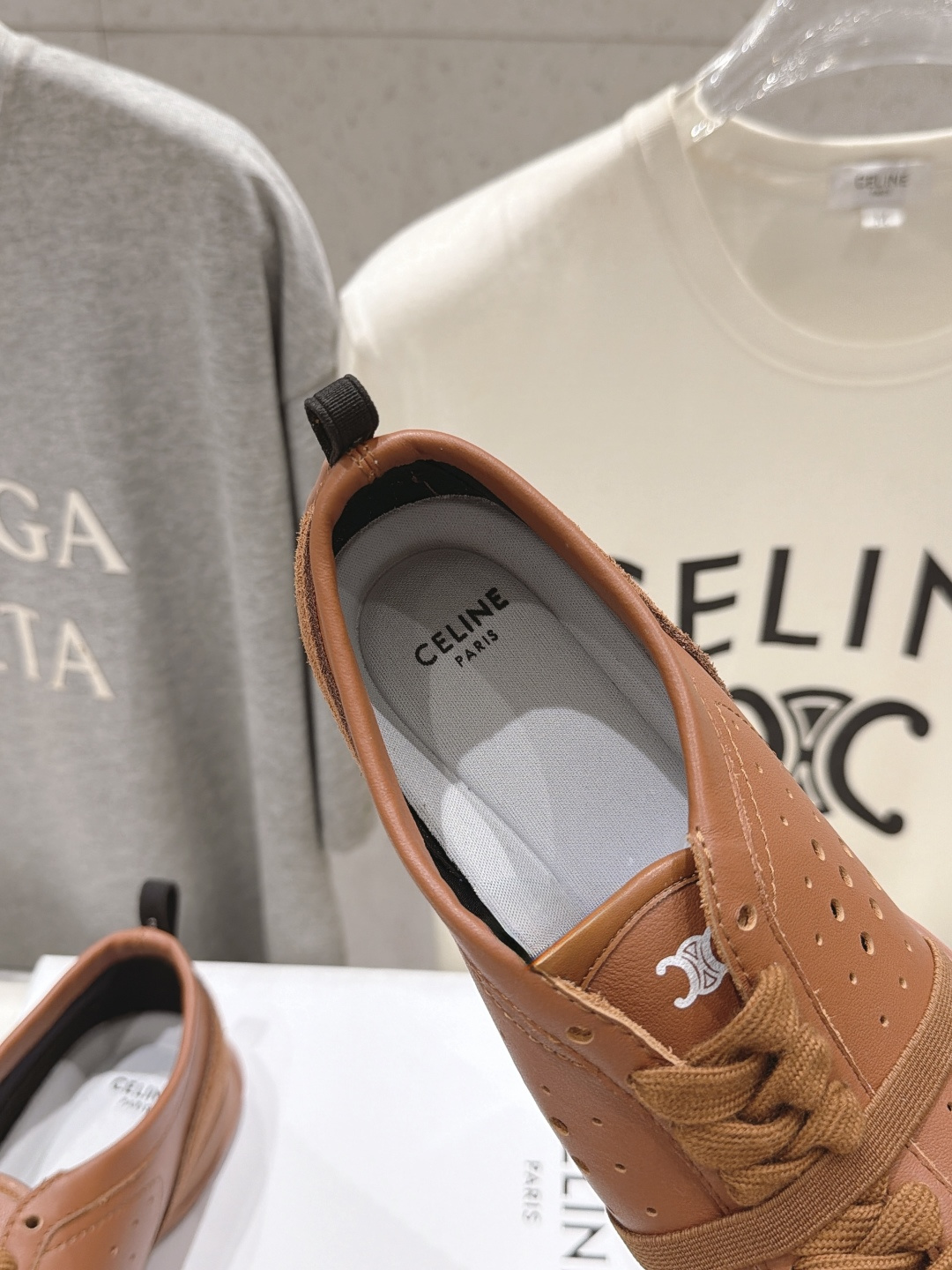高版本出厂 CELINE*思琳赛琳F037 2026ss新款徽标系带阿甘鞋休闲运动鞋小白鞋 简单舒服,干净利落,百 高版本出厂 CELINE*思琳赛琳F037 2026ss新款徽标系带阿甘鞋休闲运动鞋小白鞋 简单舒服,干净利落,百