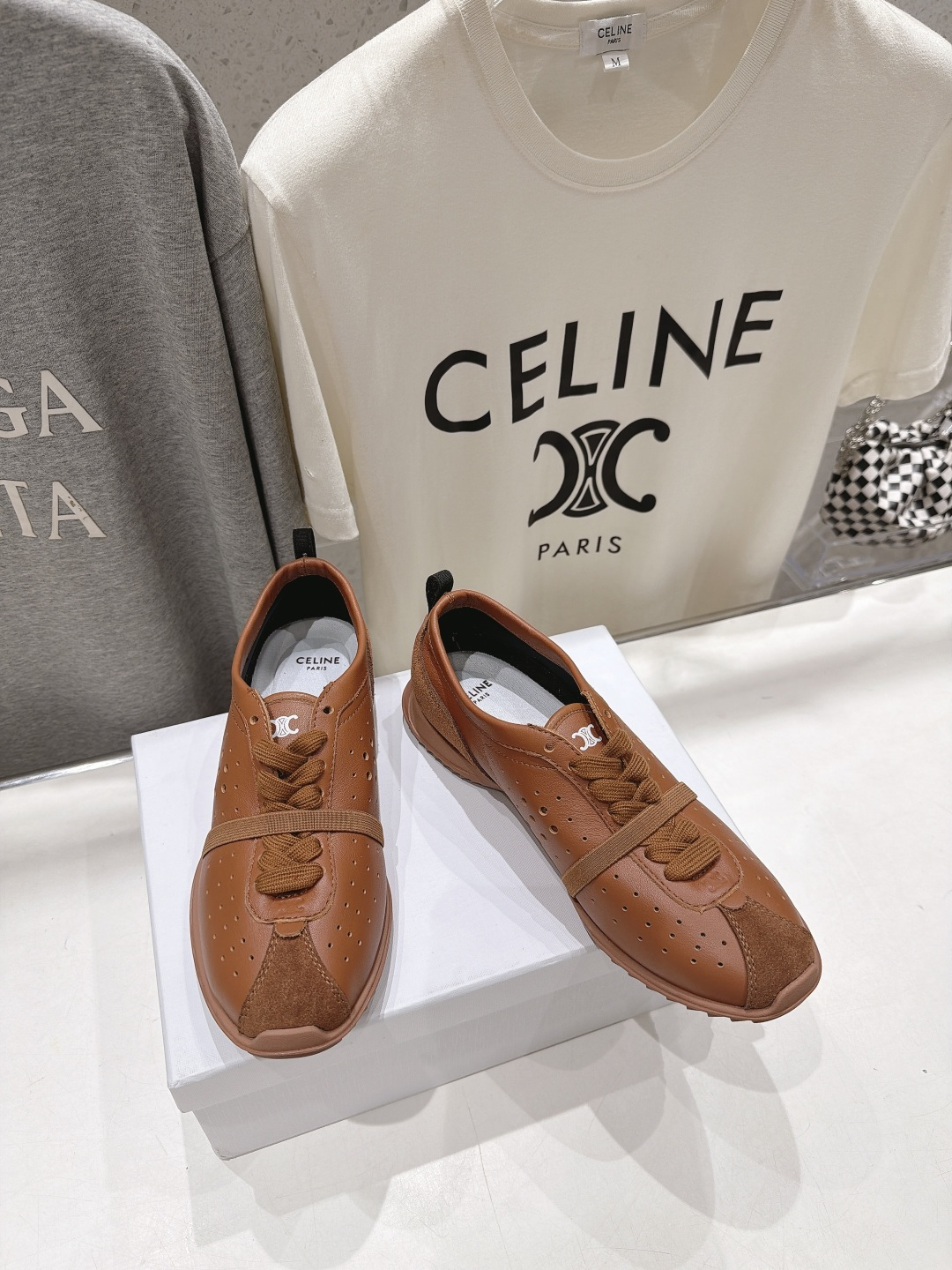 高版本出厂 CELINE*思琳赛琳F037 2026ss新款徽标系带阿甘鞋休闲运动鞋小白鞋 简单舒服,干净利落,百 高版本出厂 CELINE*思琳赛琳F037 2026ss新款徽标系带阿甘鞋休闲运动鞋小白鞋 简单舒服,干净利落,百