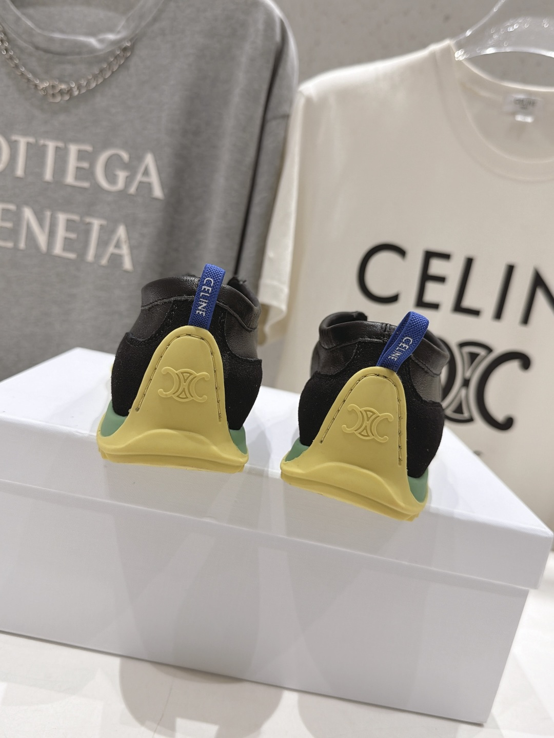 高版本出厂    CELINE*思琳赛琳F037 2026ss新款徽标系带阿甘鞋休闲运动鞋小白鞋 简单舒服，干净利落，百