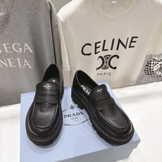 高版本出厂 Prada* 普拉达F027 ss26new arrival~P家2026ss新品三角扣单鞋乐福鞋休闲 高版本出厂 Prada* 普拉达F027 ss26new arrival~P家2026ss新品三角扣单鞋乐福鞋休闲