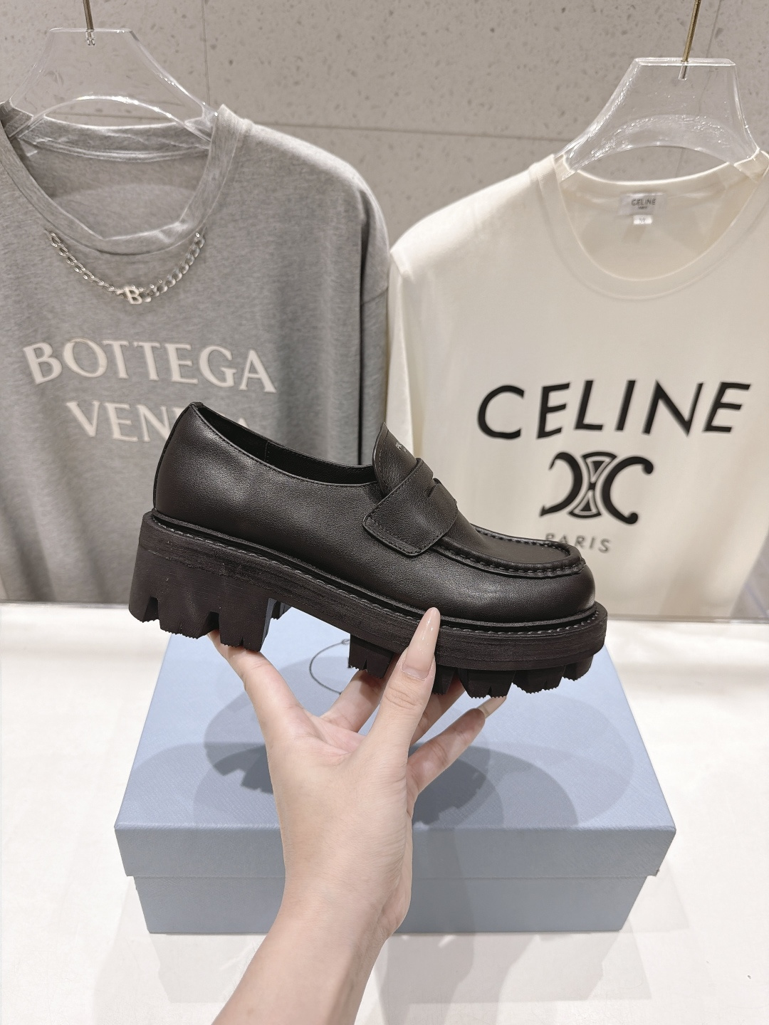 高版本出厂 Prada* 普拉达F027 ss26new arrival~P家2026ss新品三角扣单鞋乐福鞋休闲 高版本出厂 Prada* 普拉达F027 ss26new arrival~P家2026ss新品三角扣单鞋乐福鞋休闲